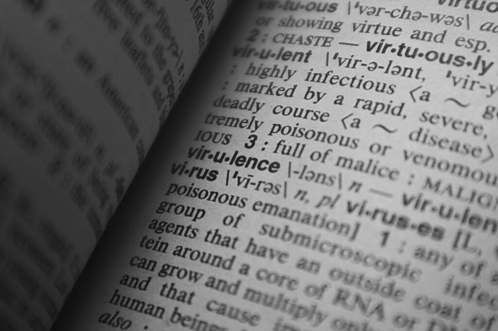 A picture of a dictionary.
Exemplos de phrasal verbs